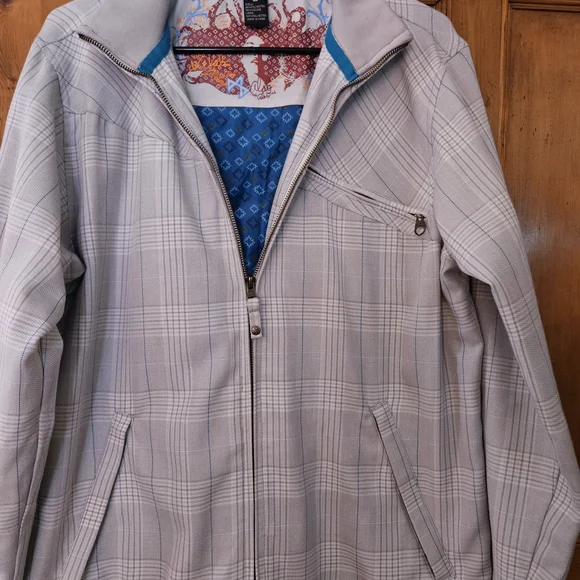Men's Stylish Gray Plaid Jacket With Detailed Lining - Picture 2 of 11